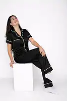 Pijamas en Seda para Dama - Ref. Unicolor negro con borde blanco