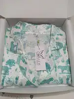 Pijama en Seda para Dama – Ref. Fauna (Fondo Blanco)