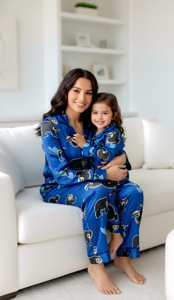 Pijama en Seda para Niña – Oso de Anteojos, Tucán y Colibrí