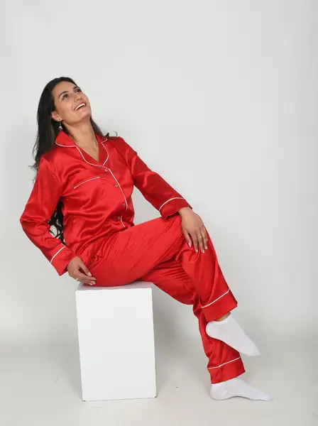 Pijama en Seda para Dama – Ref. Unicolor Rojo con Borde Blanco